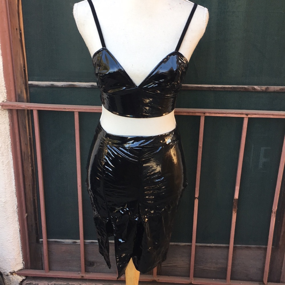 💥SUPER HOT LOOKING💥PVC skirt and top NWT